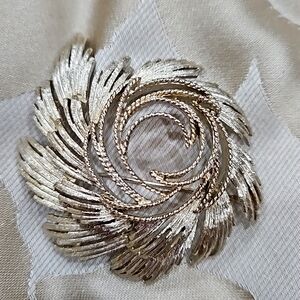 VTG MARKED LISNER SILVER LEAF  BROOCH PIN LARGE‎
